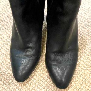 Jimmy Choo ankle boots in blk calf leather. 2” heel. Size 41. Like new